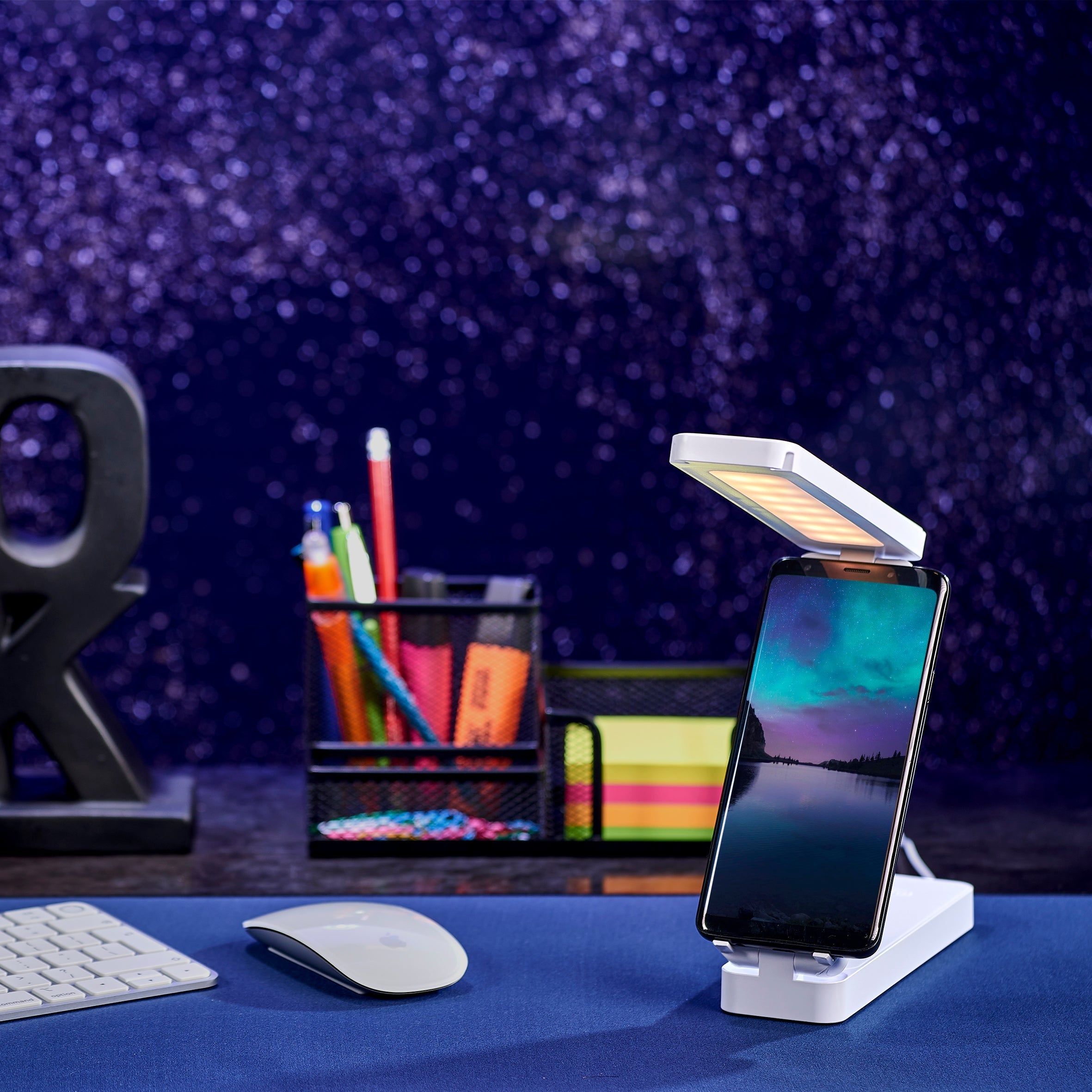 Gothenburg Desk Light & Phone Stand Solid White / SW - Mobile Accessories